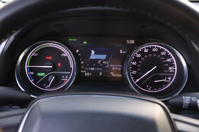 Toyota Camry Vehicle Image 14