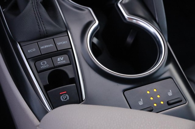 Toyota Camry Vehicle Image 19