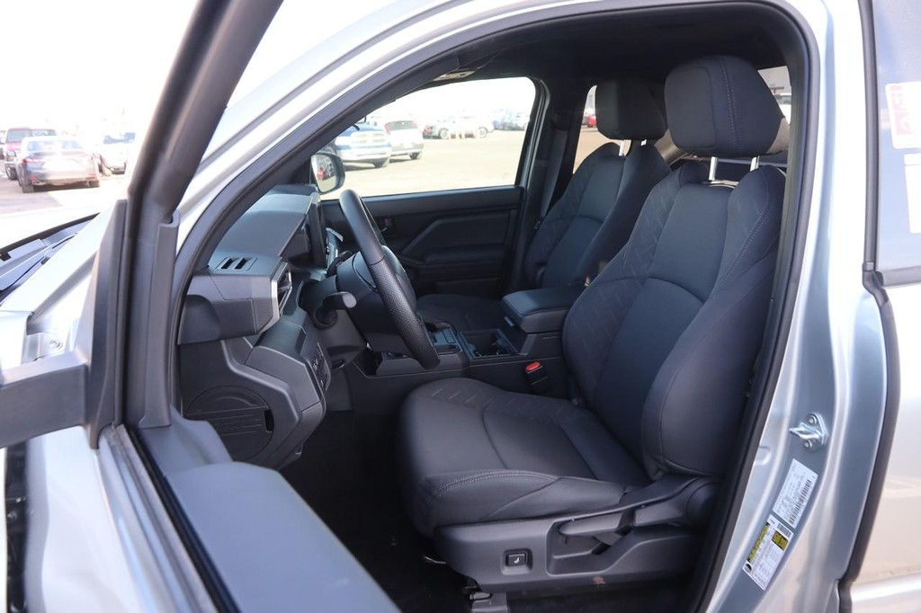 Toyota Tacoma 2WD Vehicle Full-screen Gallery Image 8