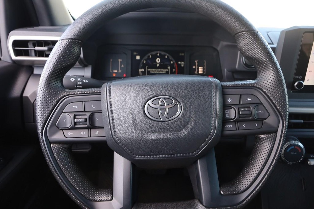 Toyota Tacoma 2WD Vehicle Full-screen Gallery Image 10