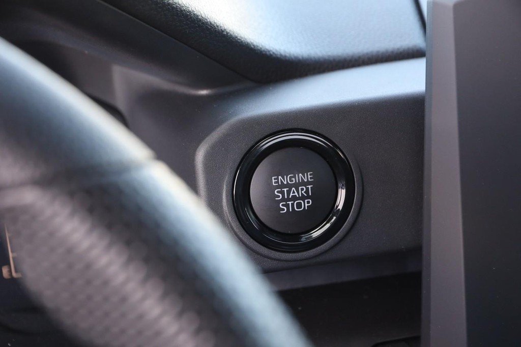 Toyota Tacoma 2WD Vehicle Full-screen Gallery Image 14