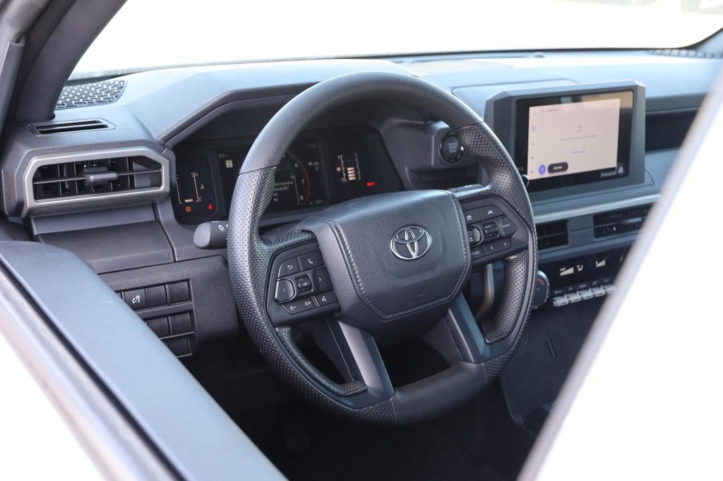 Toyota Tacoma 2WD Vehicle Full-screen Gallery Image 21