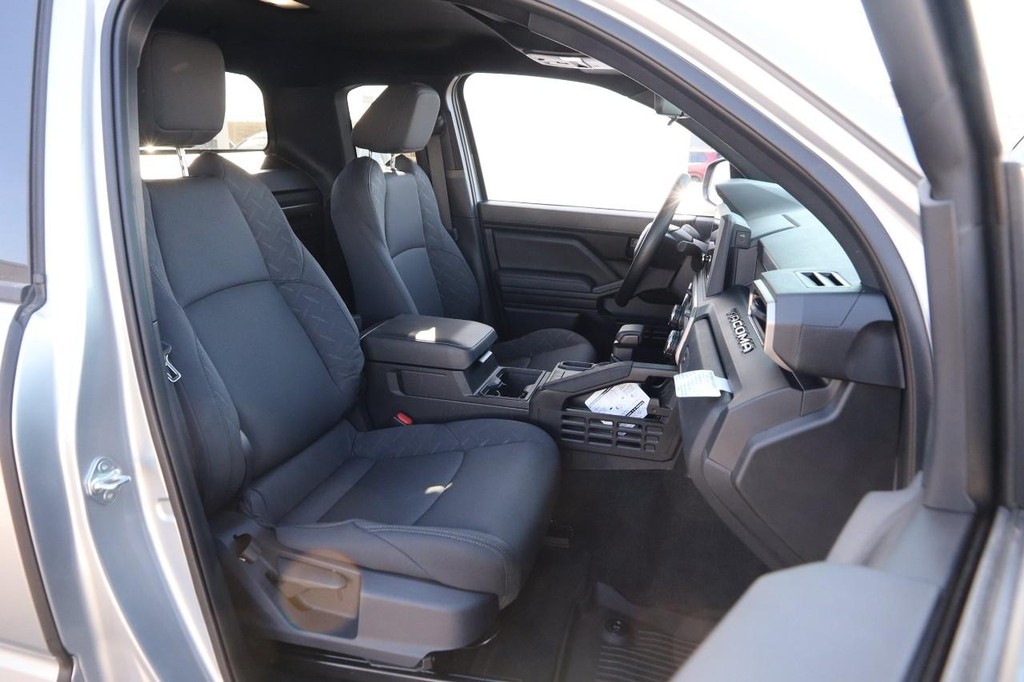 Toyota Tacoma 2WD Vehicle Full-screen Gallery Image 22