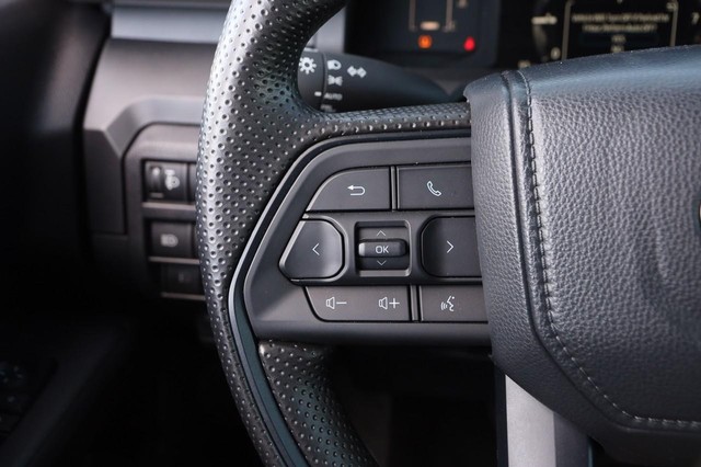 Toyota Tacoma 2WD Vehicle Image 11