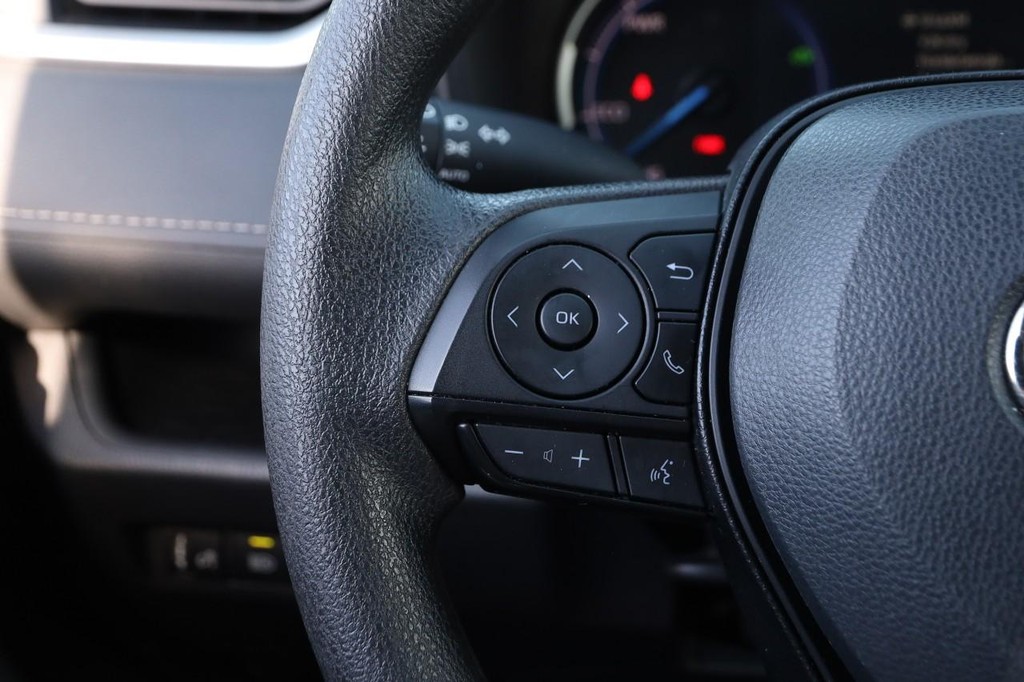 Toyota RAV4 Vehicle Full-screen Gallery Image 11