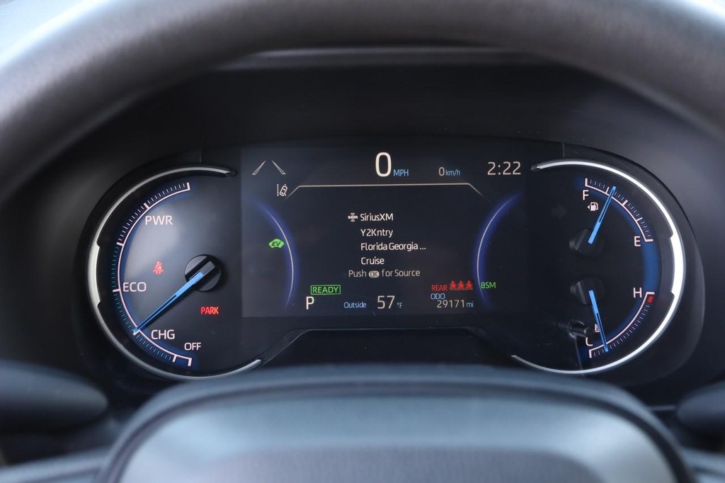 Toyota RAV4 Vehicle Full-screen Gallery Image 13