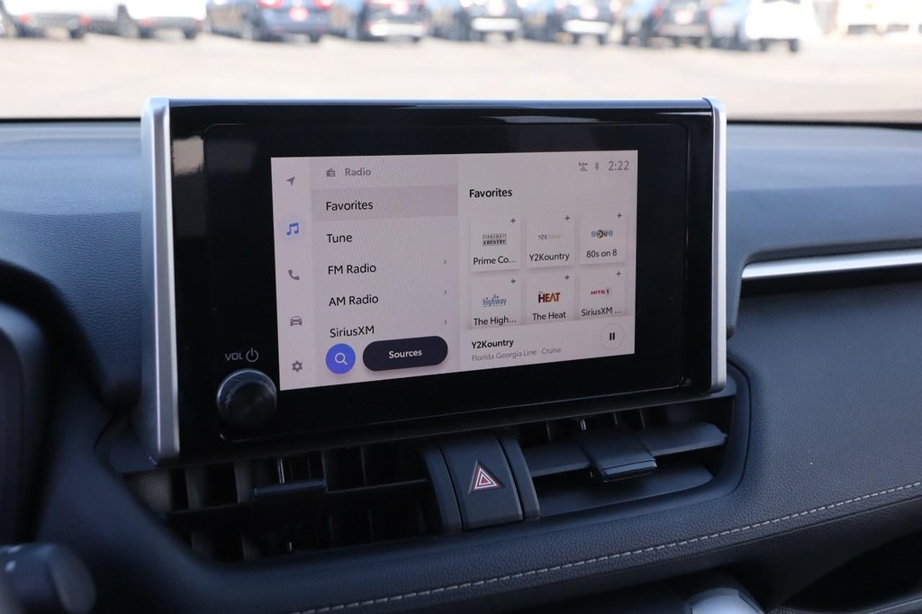 Toyota RAV4 Vehicle Full-screen Gallery Image 15