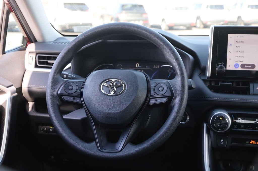 Toyota RAV4 Vehicle Full-screen Gallery Image 22