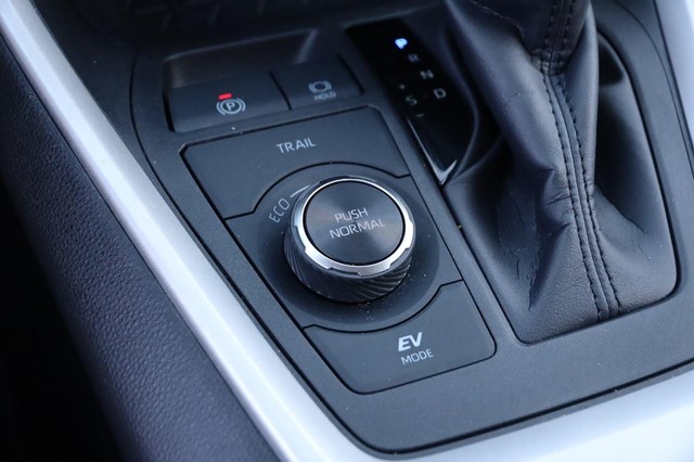 Toyota RAV4 Vehicle Image 18