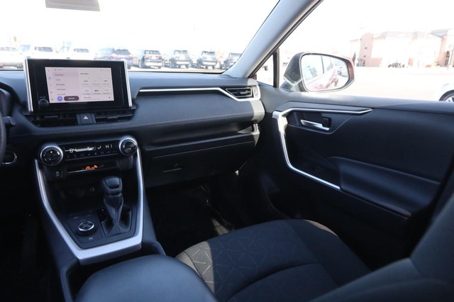 Toyota RAV4 Vehicle Image 24