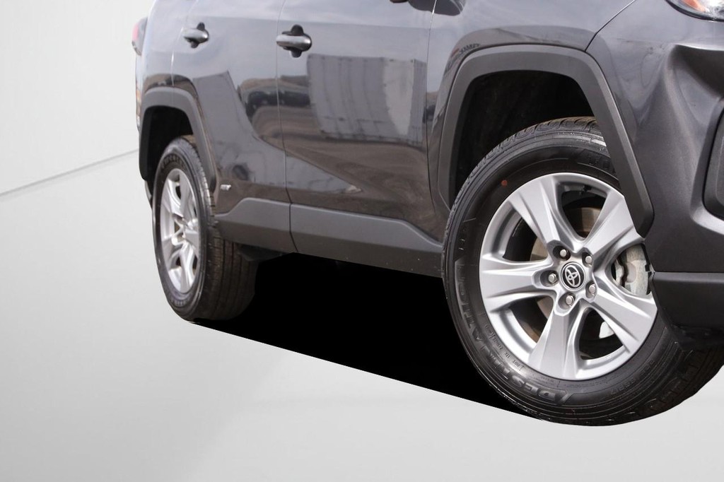 Toyota RAV4 Vehicle Full-screen Gallery Image 3