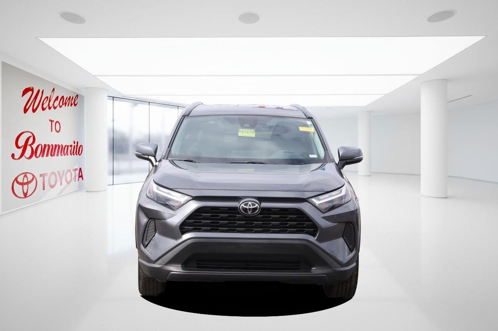 Toyota RAV4 Vehicle Full-screen Gallery Image 4