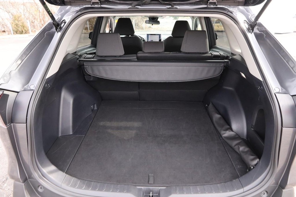 Toyota RAV4 Vehicle Full-screen Gallery Image 7