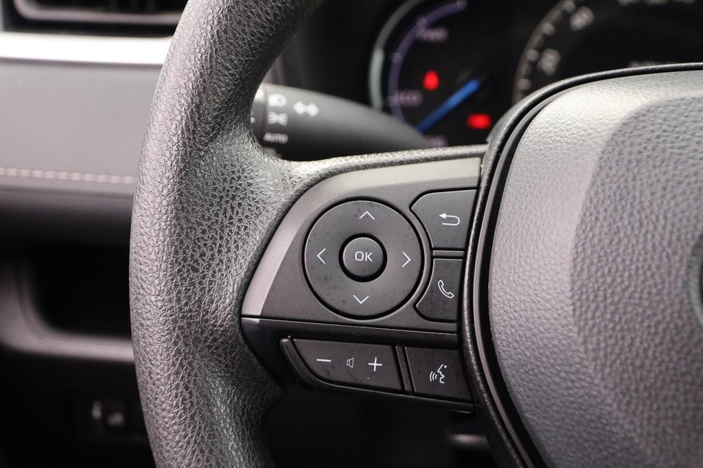 Toyota RAV4 Vehicle Full-screen Gallery Image 11