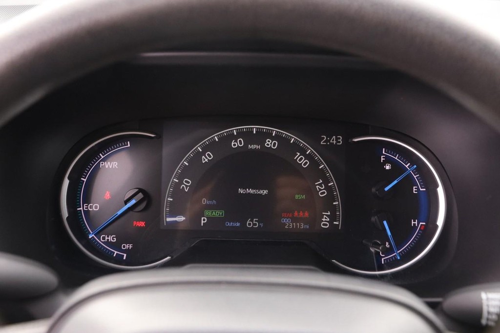 Toyota RAV4 Vehicle Full-screen Gallery Image 13