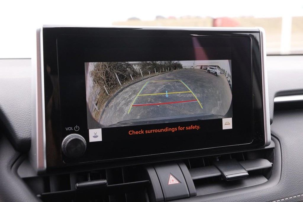 Toyota RAV4 Vehicle Full-screen Gallery Image 16