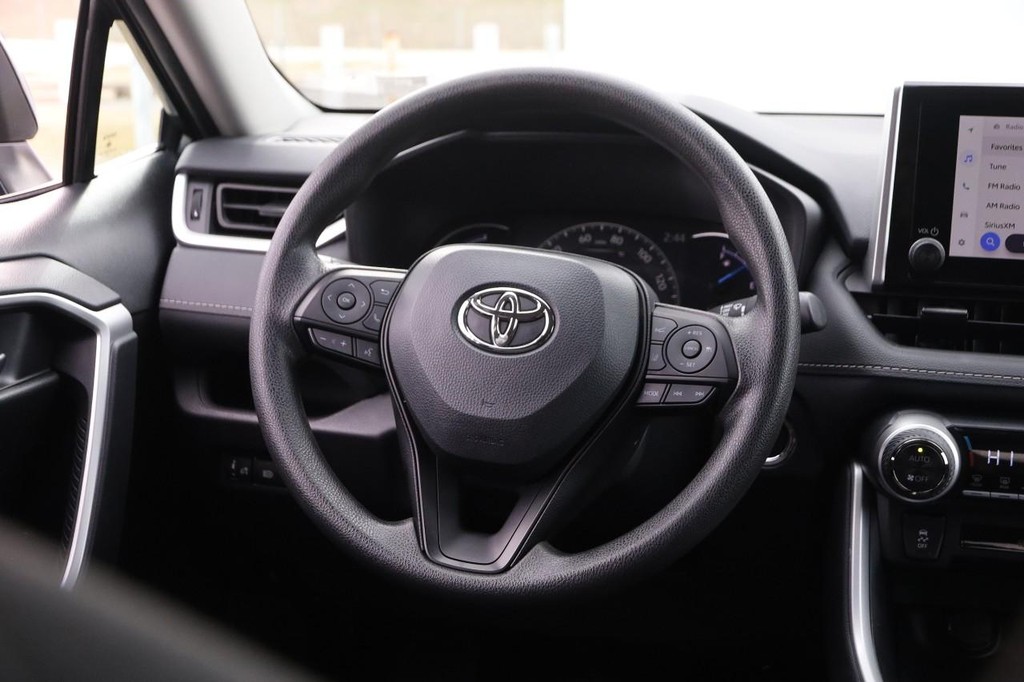Toyota RAV4 Vehicle Full-screen Gallery Image 22
