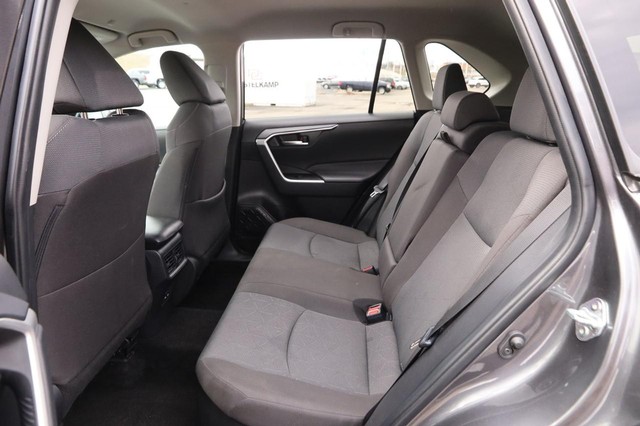 Toyota RAV4 Vehicle Image 09