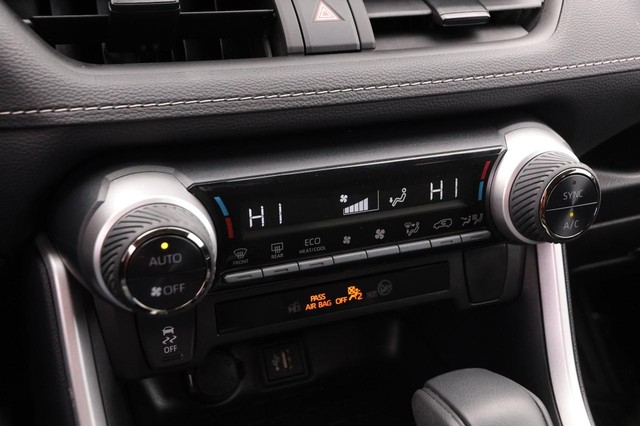 Toyota RAV4 Vehicle Image 17