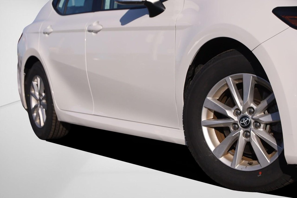 Toyota Camry Vehicle Full-screen Gallery Image 3