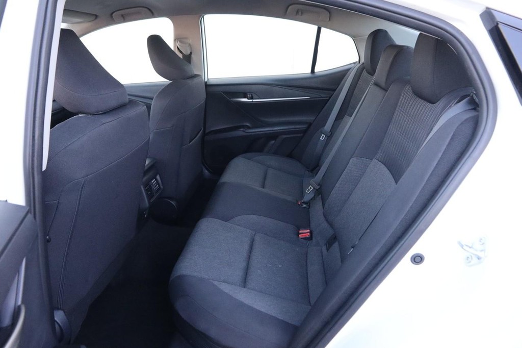 Toyota Camry Vehicle Full-screen Gallery Image 9