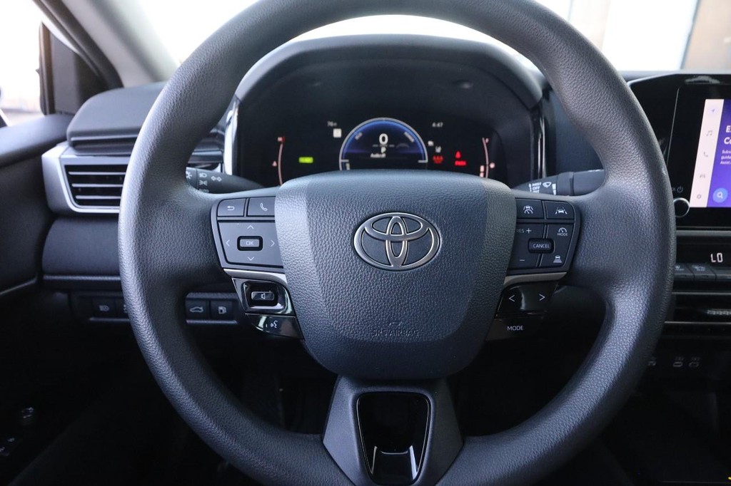 Toyota Camry Vehicle Full-screen Gallery Image 10