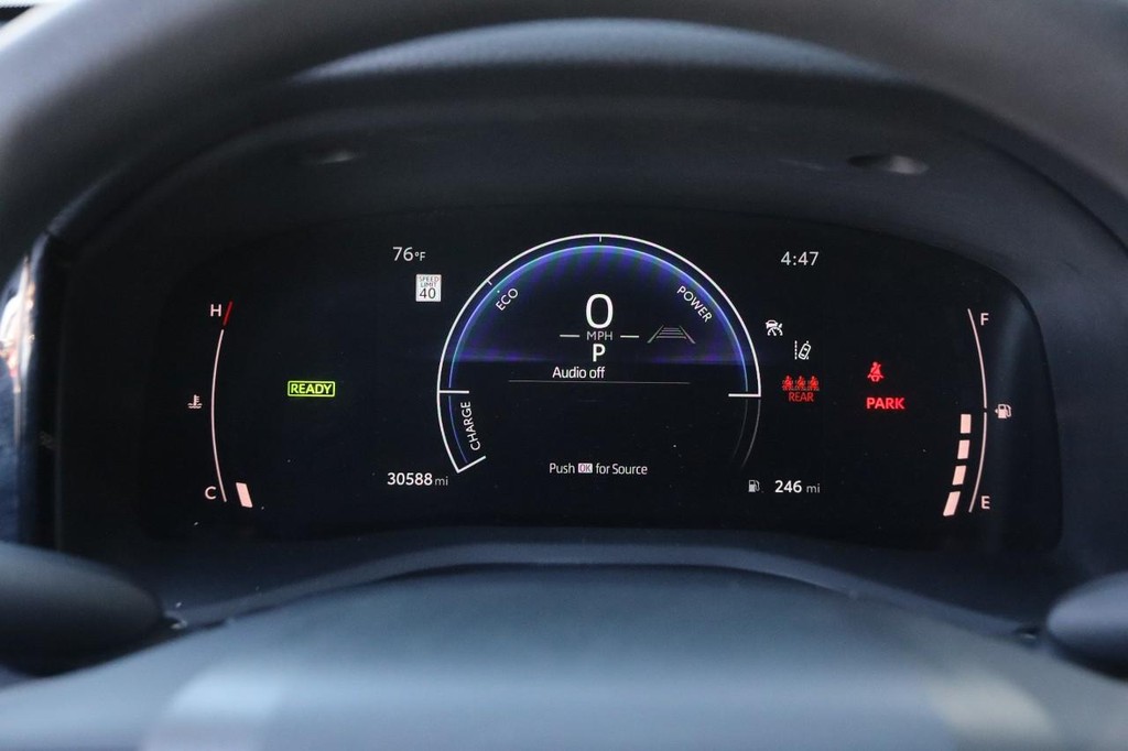 Toyota Camry Vehicle Full-screen Gallery Image 13