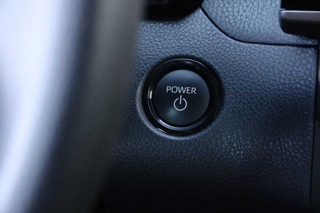 Toyota Camry Vehicle Full-screen Gallery Image 14