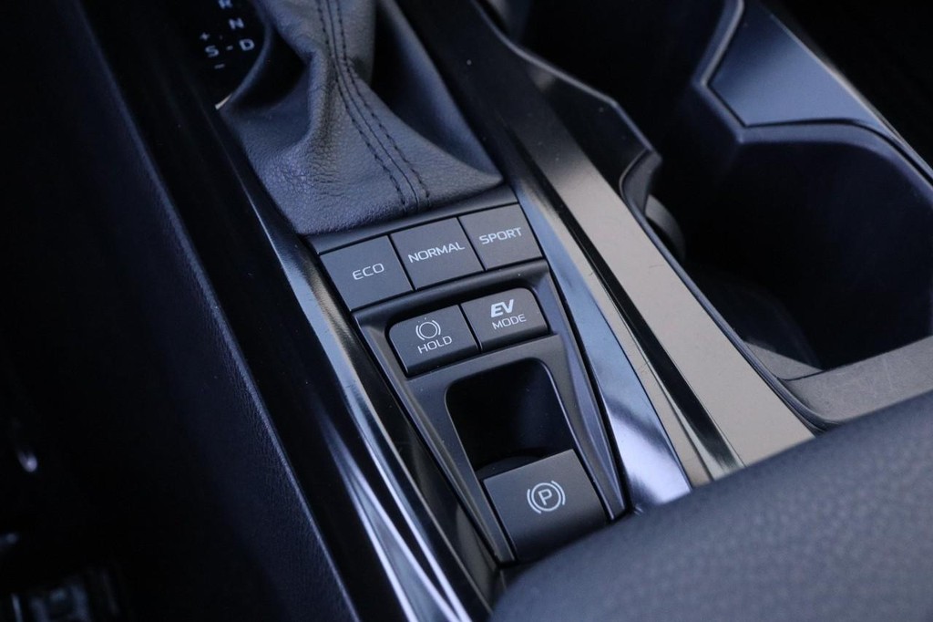 Toyota Camry Vehicle Full-screen Gallery Image 19