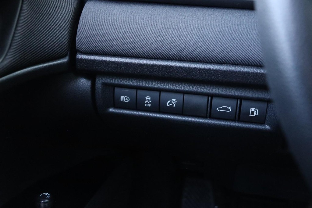 Toyota Camry Vehicle Full-screen Gallery Image 20