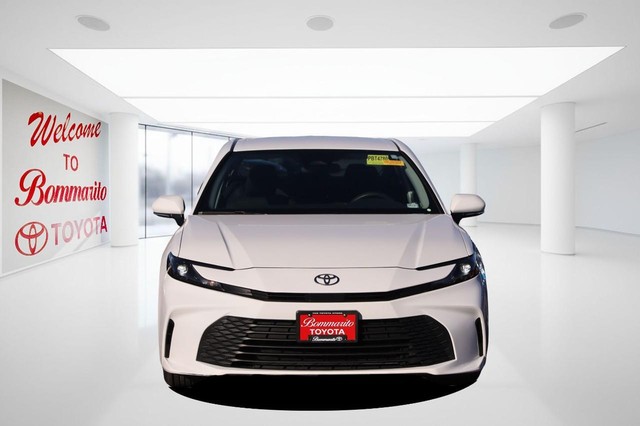 Toyota Camry Vehicle Image 04