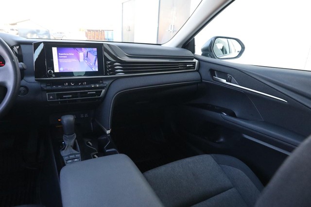 Toyota Camry Vehicle Image 25