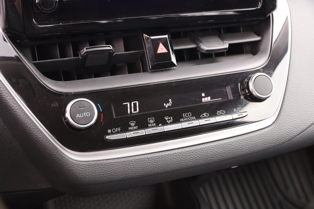 Toyota Corolla Vehicle Full-screen Gallery Image 17