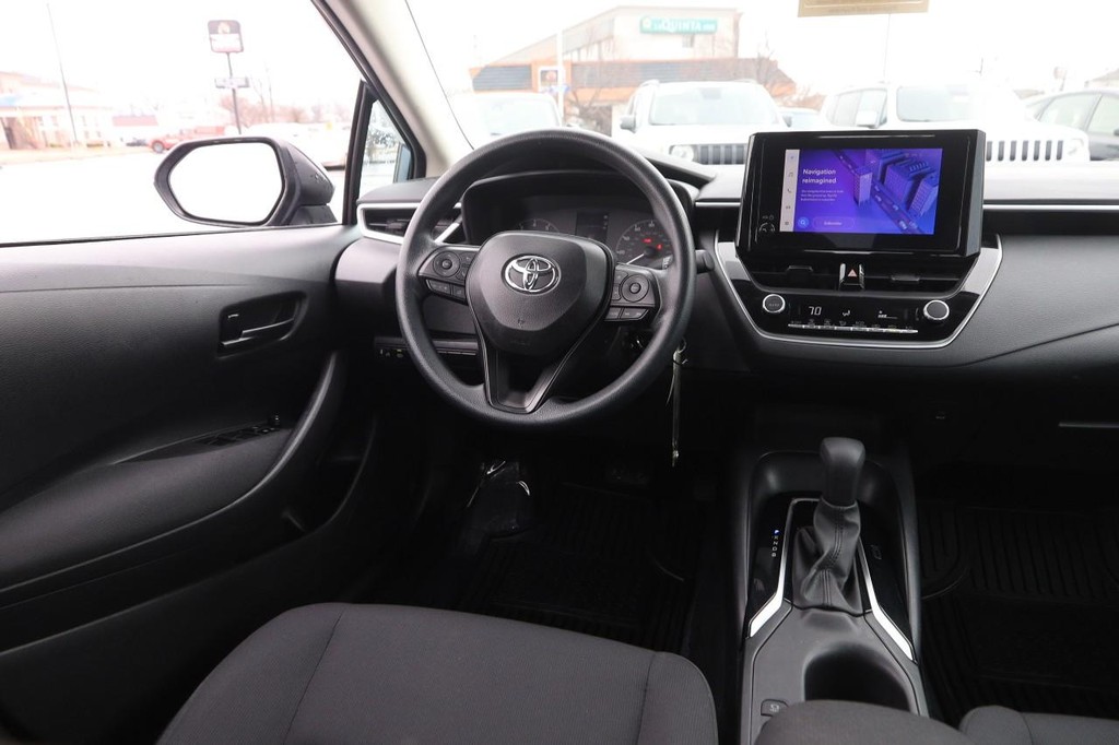 Toyota Corolla Vehicle Full-screen Gallery Image 20