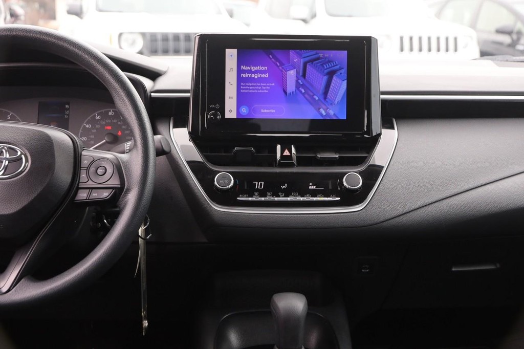 Toyota Corolla Vehicle Full-screen Gallery Image 22