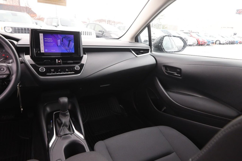 Toyota Corolla Vehicle Full-screen Gallery Image 23