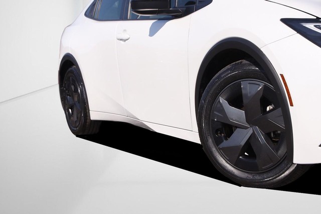 Toyota Prius Vehicle Image 03