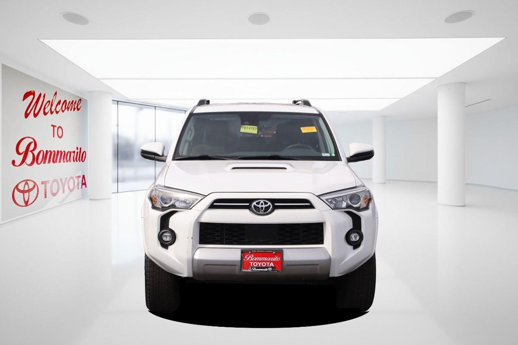 Toyota 4Runner Vehicle Full-screen Gallery Image 4