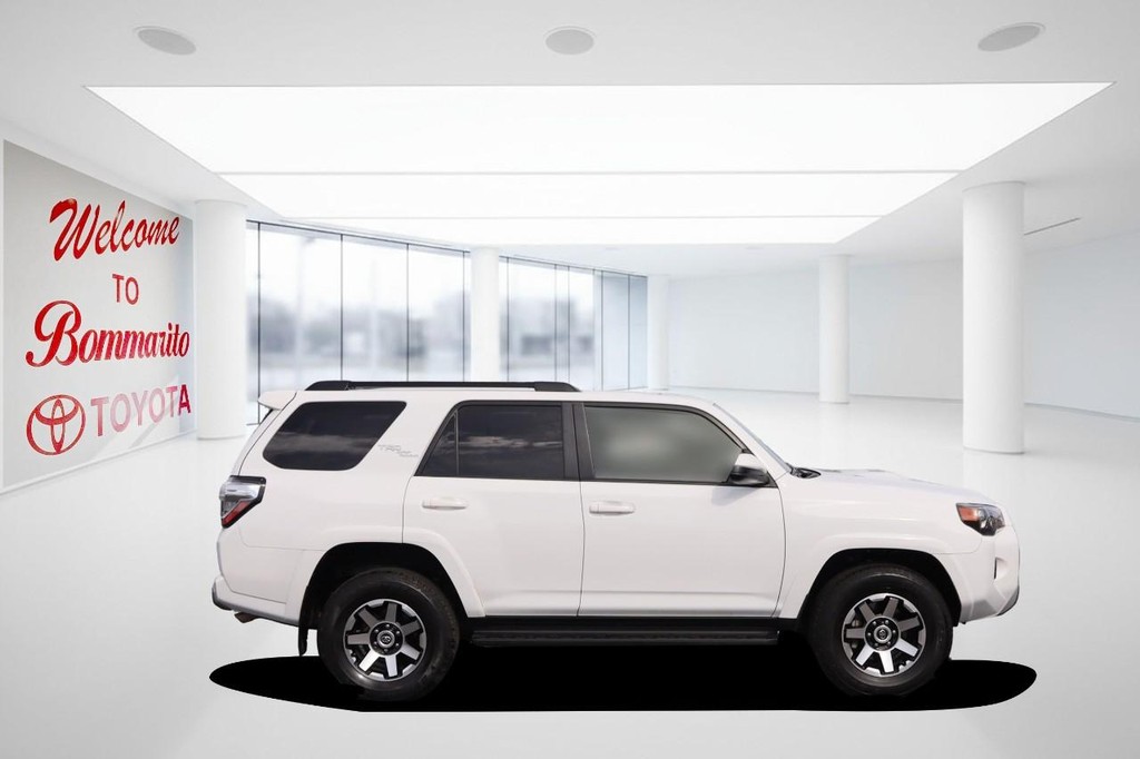 Toyota 4Runner Vehicle Full-screen Gallery Image 5