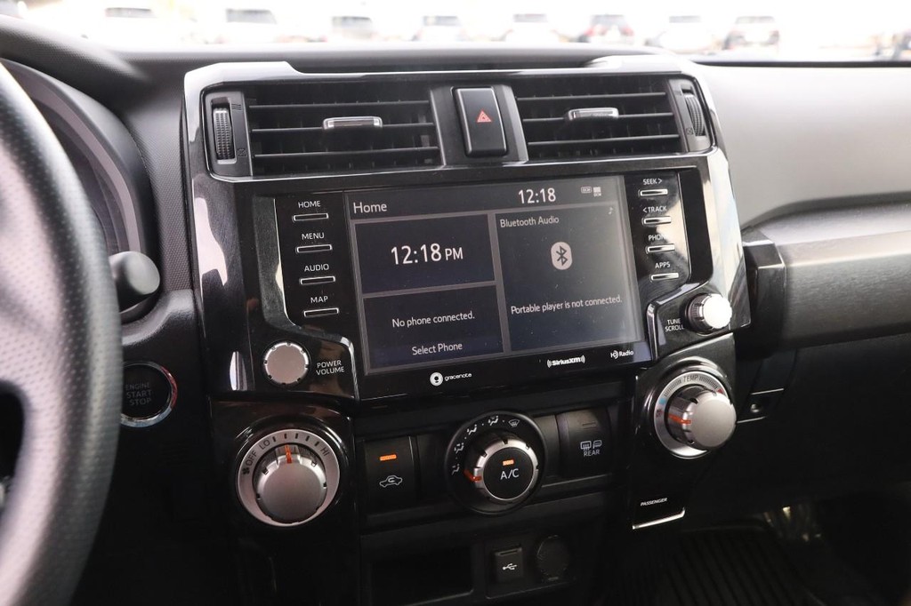 Toyota 4Runner Vehicle Full-screen Gallery Image 15