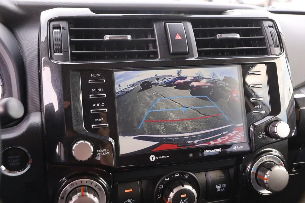 Toyota 4Runner Vehicle Full-screen Gallery Image 16