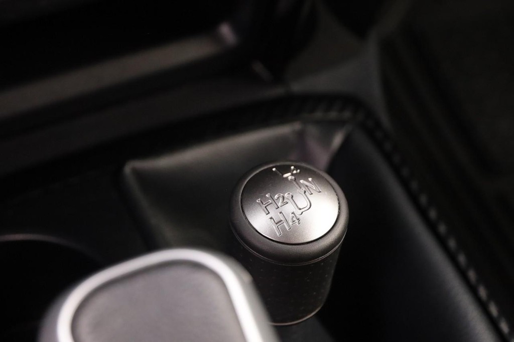 Toyota 4Runner Vehicle Full-screen Gallery Image 18