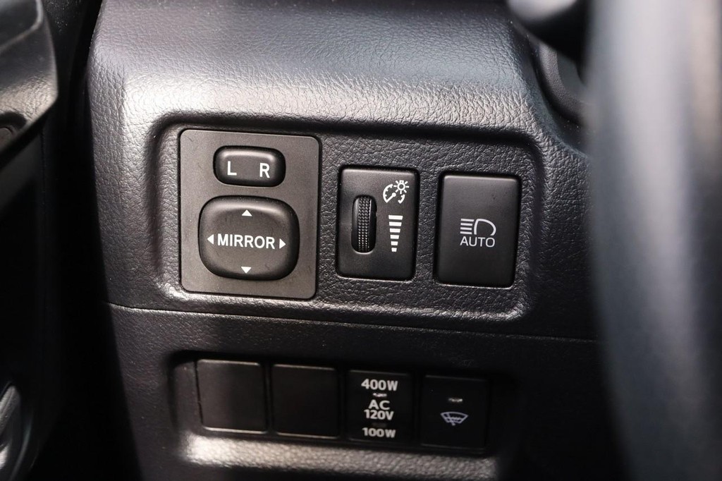 Toyota 4Runner Vehicle Full-screen Gallery Image 19