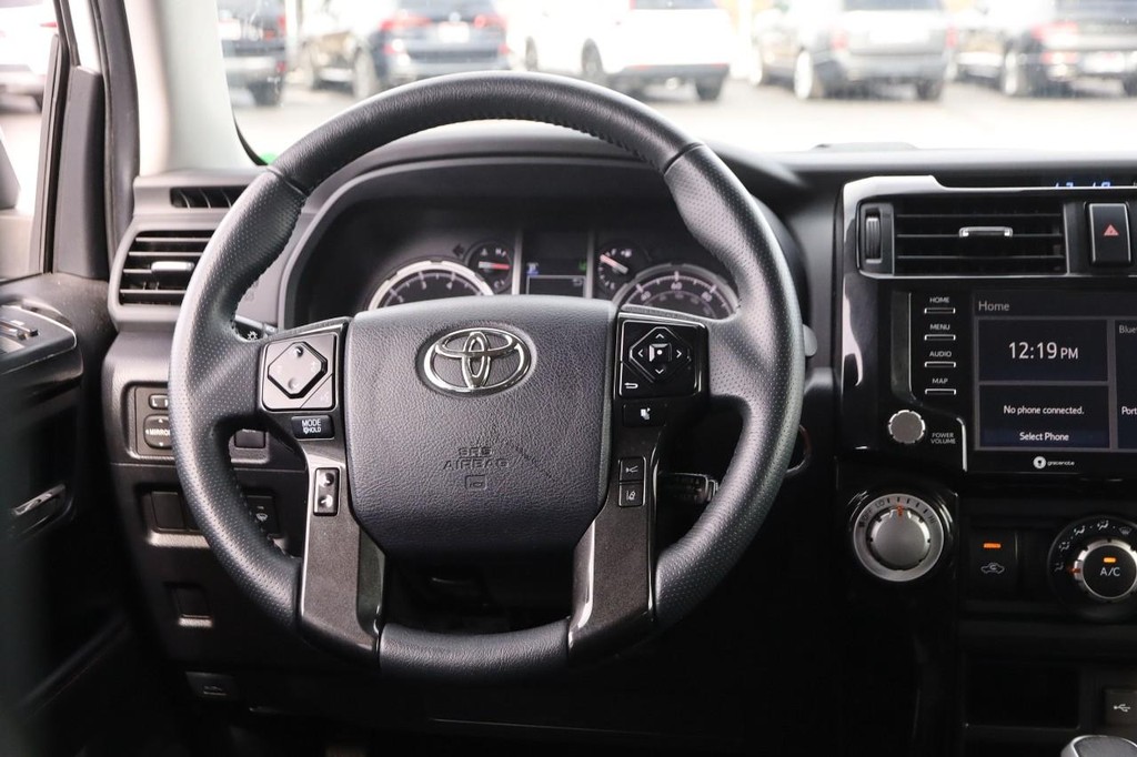 Toyota 4Runner Vehicle Full-screen Gallery Image 22