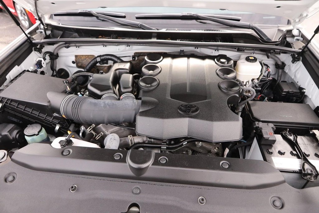 Toyota 4Runner Vehicle Full-screen Gallery Image 26