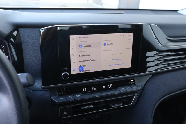 Toyota Camry Vehicle Image 15