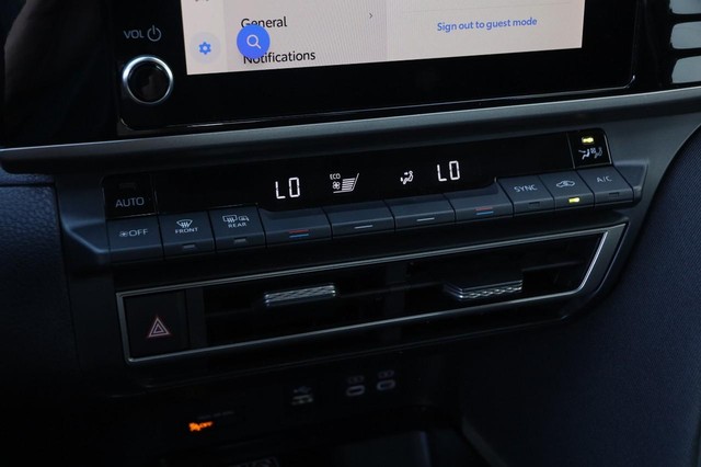 Toyota Camry Vehicle Image 18