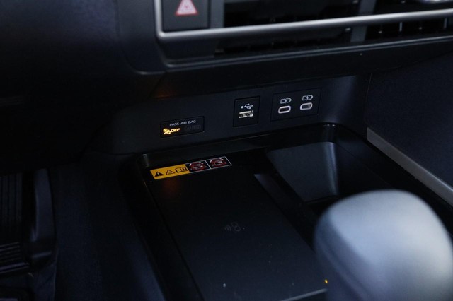 Toyota Camry Vehicle Image 19