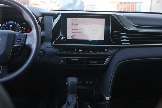 Toyota Camry Vehicle Image 25