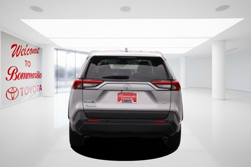 Toyota RAV4 Vehicle Full-screen Gallery Image 6